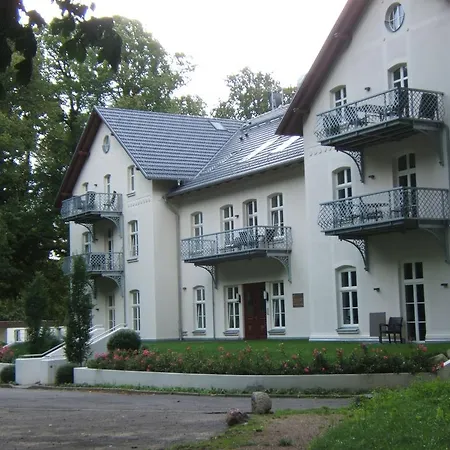 Jagdschloss Zu Hohen Niendorf *